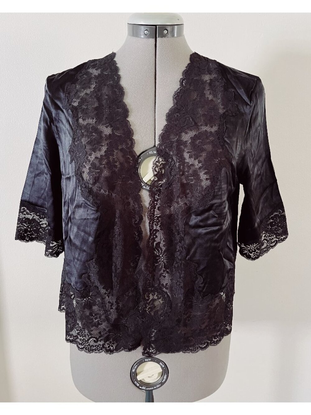 NWT VTG Express Sz M Black Silk and Lace Trim Shrug Top